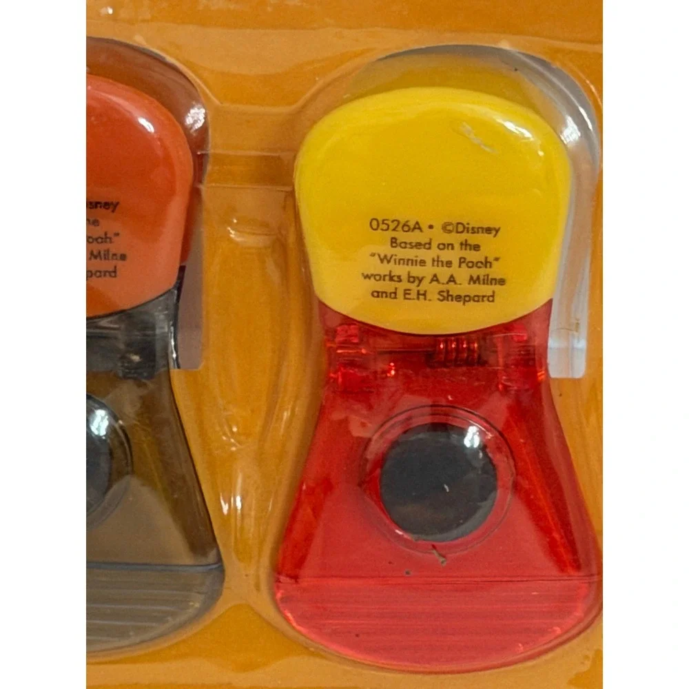 Disney Winnie the Pooh Tigger 2 Pack Magnetic Bag Clips Red Grey 0526A New
